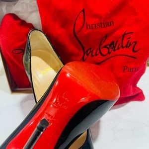 Authentic Christian Louboutin ‘So Kate Pump’ (Black)